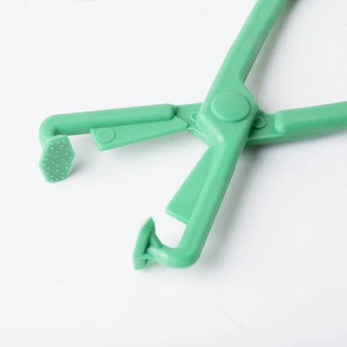 Female Sex Toys Green Tube Clamps on Chain REGULATION Female Sex Toys Green Tube Clamps on Chain REGULATION