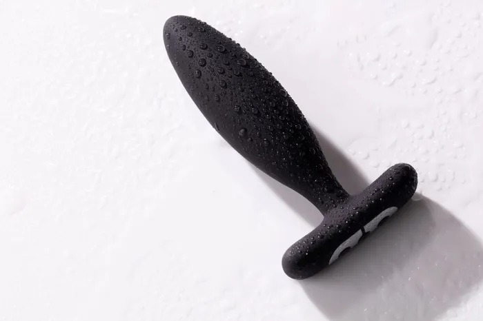 Je Joue Vesta Remote Controlled Butt Plug Deep Rumbly Vibes Perfect for Newbies Anal