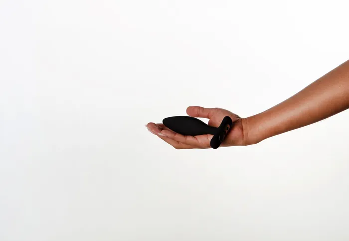 Je Joue Vesta Remote Controlled Butt Plug Deep Rumbly Vibes Perfect for Newbies Anal