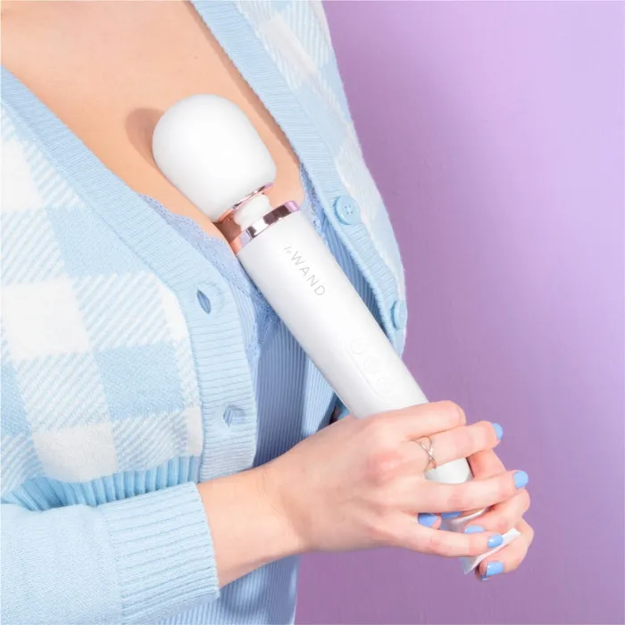 Le Wand Massager Black Rechargeable Entrenue Vibrators